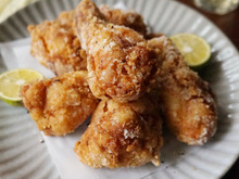 サクサクジューシーでやみつき!鶏手羽元のニンニク醤油から揚げ