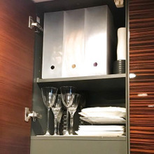 キッチン吊り戸棚が無駄なく使える!ファイルボックス収納術