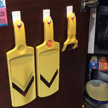 100円フックが大活躍!デッドスペース活用術