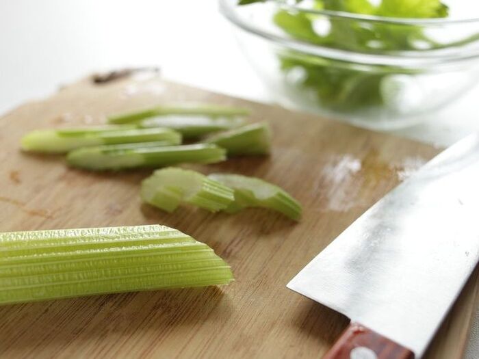 寿命ってどのくらい?まな板の買い替え時期の見極め方