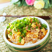 切るのはネギだけ♪ごちそう納豆丼の作り方