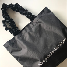 学校行事で使える3coinsのフリルトート