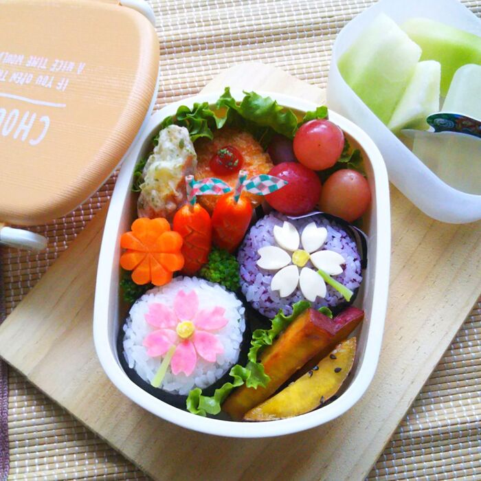 《キャラ弁》 のせるだけ簡単♪秋のコスモス弁当