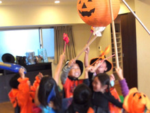 100均ランタンを「ピニャータ」に、ハロウィンパーティーを盛り上がろう!