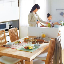 家具の比較検討は自宅のほうがしやすい?家具・インテリアの通販サイトに聞く、通販で家具を選ぶコツ