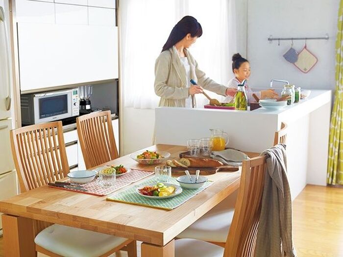 家具の比較検討は自宅のほうがしやすい?家具・インテリアの通販サイトに聞く、通販で家具を選ぶコツ