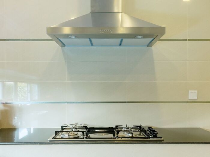 レンジフードの油汚れの掃除は今がおススメ!その理由とは?