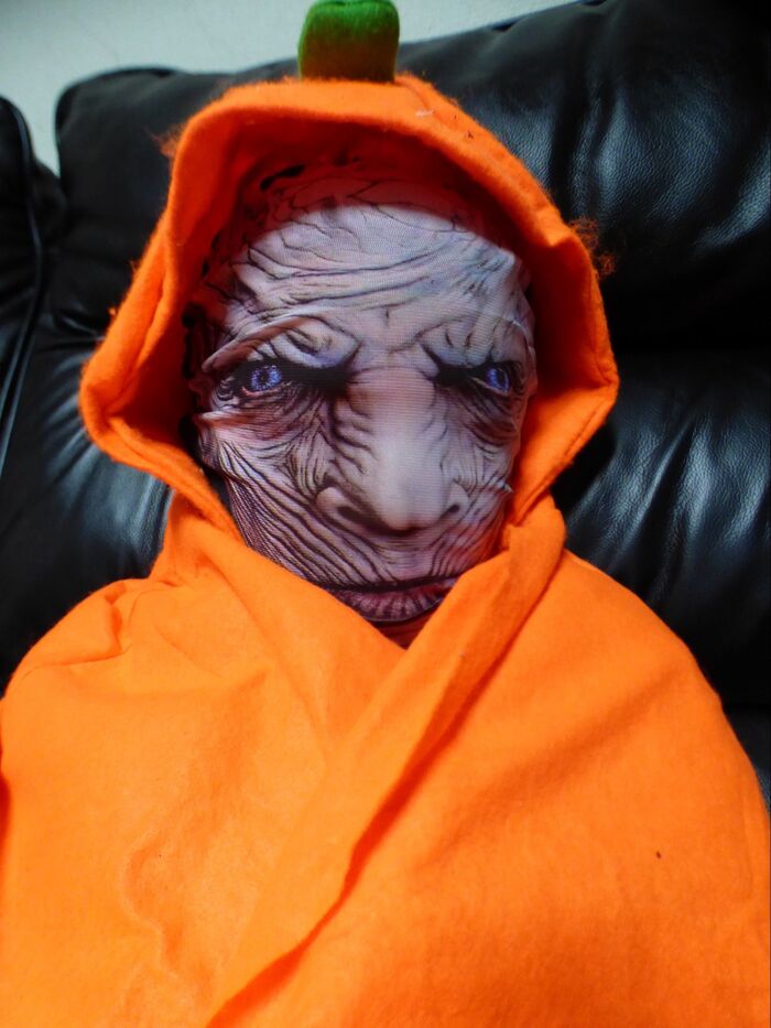 フード被り首元隠すと怖さ倍増!!