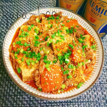 ご飯もビールも進みまくり♪旨甘辛!肉豆腐くんレッド