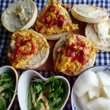 【簡単レシピ】マフィン×卵ツナソーセージ♡満腹オムレツサンド