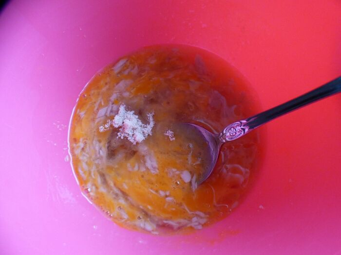 砂糖も入れ混ぜる