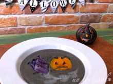 【大人ハロウィンに?】ミキサーで不気味な‼黒豆とゴマの中華風ポタージュ