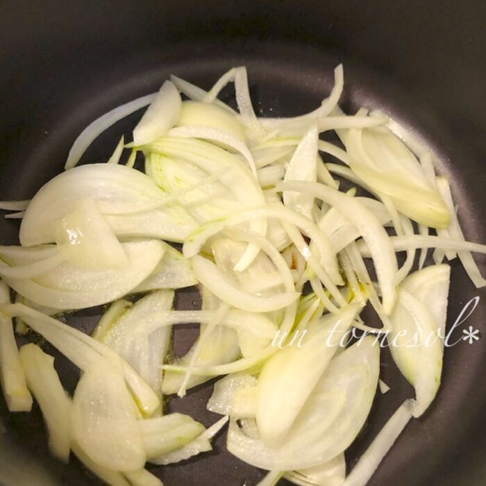 ➁玉ねぎは焦がさないように!