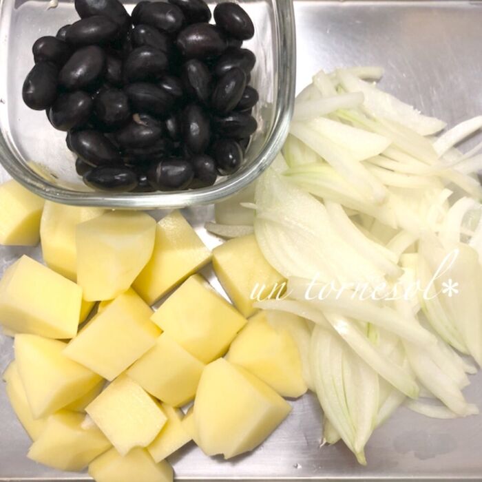 ①じゃがいもは火が入りやすいように小さめでもOK!