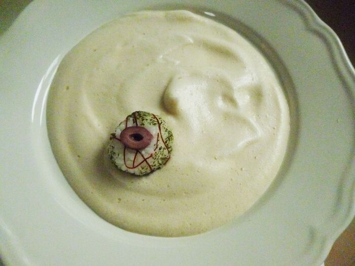 ★印の材料で泡醤油を作る。