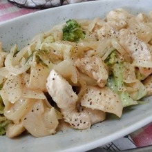 ヘルシーなのにボリューミー☆ 鶏むねとブロッコリーのオイマヨ炒め