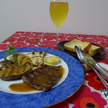 神戸牛のステーキ“秋の訪れ”昼飲みブランチ