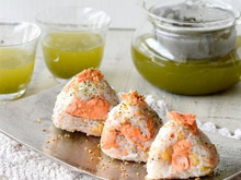 王道アレンジ♡鮭とたぬきのご馳走おにぎり&【お弁当にも♪隙間おかず兼副菜2018年金魚ベスト10】