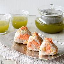 王道アレンジ♡鮭とたぬきのご馳走おにぎり&【お弁当にも♪隙間おかず兼副菜2018年金魚ベスト10】