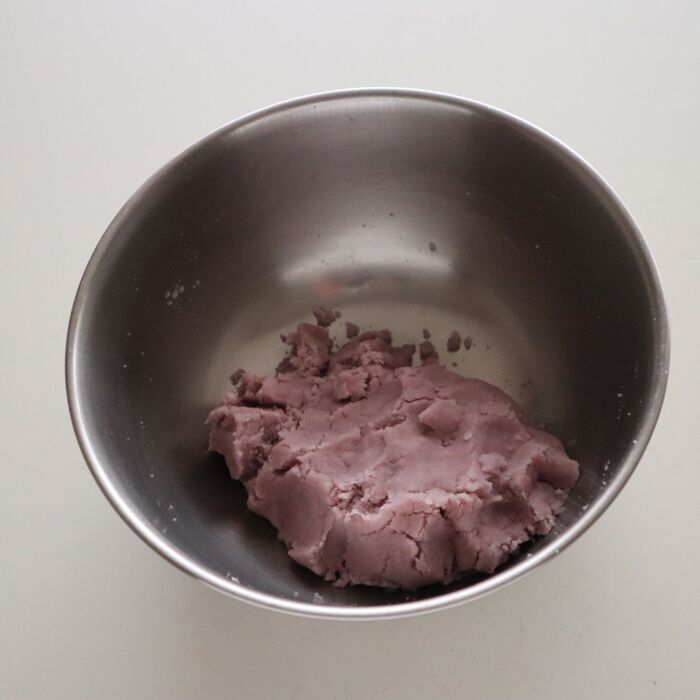 生地をまとめる。