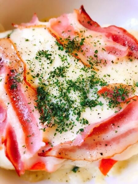 残り物シチューで簡単もりもり!ボリュームベーコンでがっつり飯ドリア
