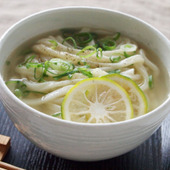 寒暖差を感じる日々に「さっぱりゆずうどん(ゆずラーメン風)」