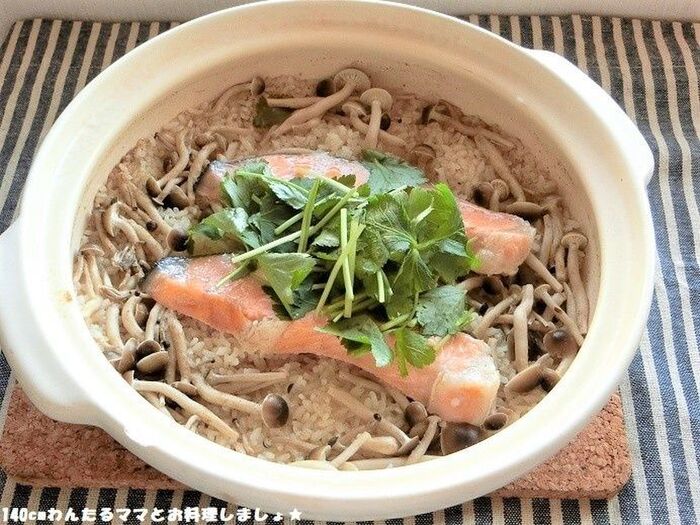 土鍋で簡単★鮭としめじの炊き込みご飯