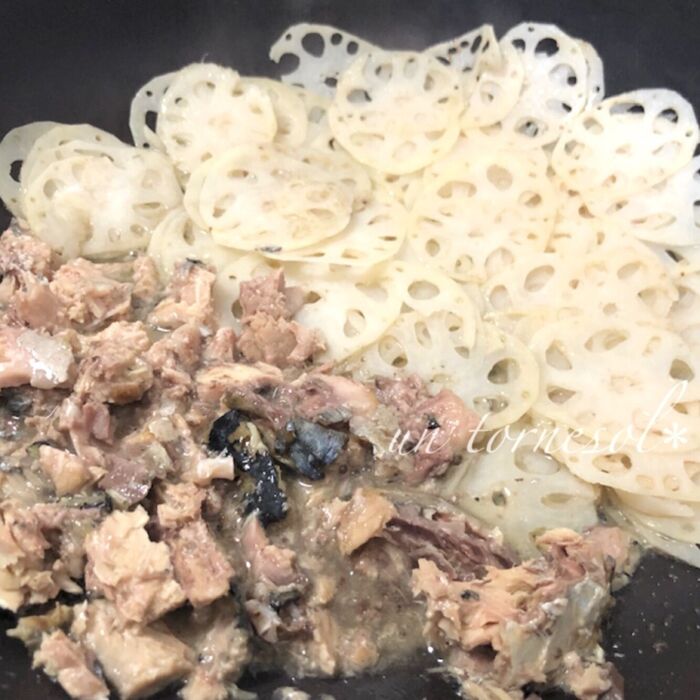③鯖は大きめに崩してもOK!
