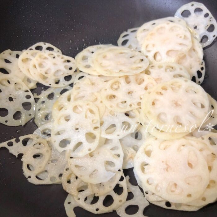 ➁ごま油をからめるように炒めて!