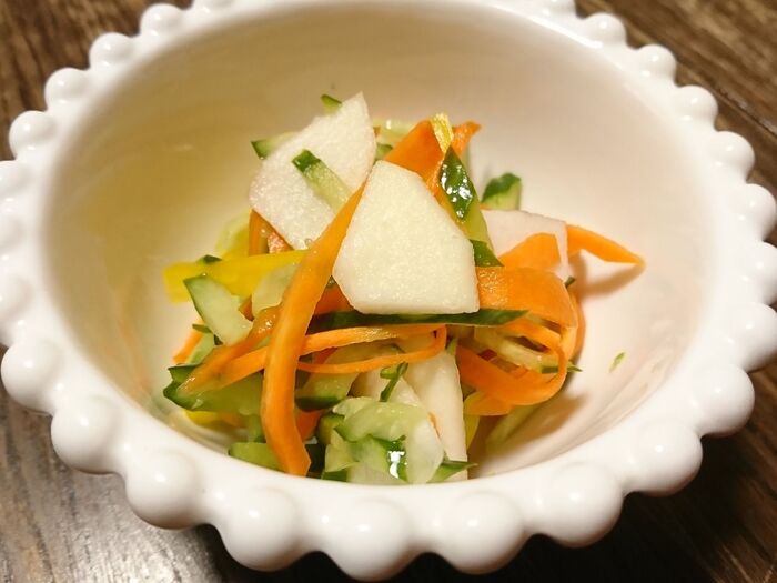 献立=リンゴが入ったさっぱりサラダ