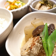 フライパンで簡単★鶏団子と大根の煮込み★ご飯にうまうま