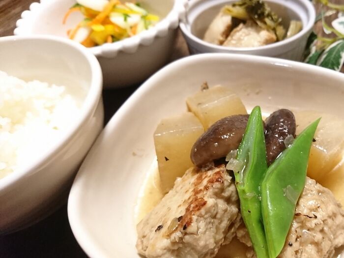 フライパンで簡単★鶏団子と大根の煮込み★ご飯にうまうま