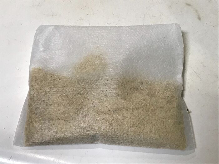 米ぬかをお茶パックに入れます