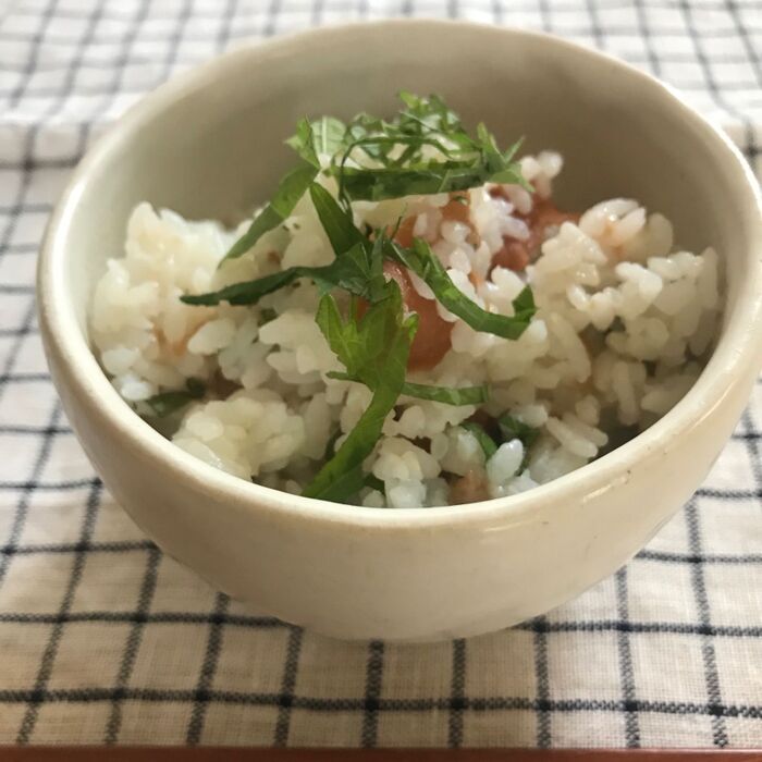 混ぜる梅シソごはん