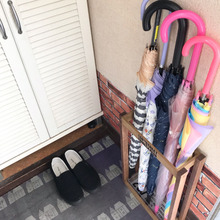 濡れた傘も置けちゃう‼️400円で出来る男前な傘立て