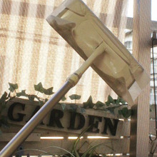 窓ガラスのピカピカ掃除は意外なモノとクイックルワイパー