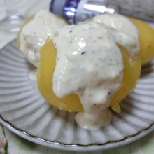 ほくほく茹でじゃがに 美味シーザードレッシングをたっぷりかけて♪