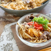 無料で貰えるアレを1個入れるとコクがプラス!味付けは焼き肉のタレだけ!牛肉とごぼうの炊き込みご飯。