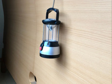 無印良品の「ステンレスフック」でベッドのヘッドボードにランタンをセット!もしもの備えに役立てる