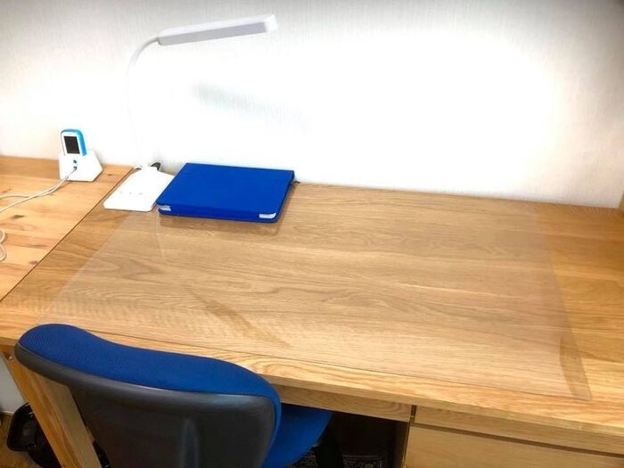 照明とデスクマットはネットで購入。