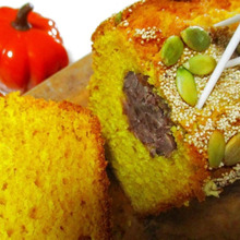 切り分けると丸~い餡入り♡ハロウィンなパウンドケーキ♪