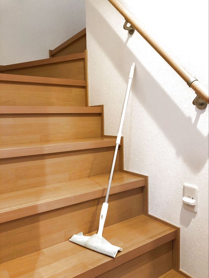 滑り止めシートで階段のパパッと掃除‼︎