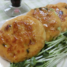 厚揚げとはんぺんで☆ しっとりふわふわ照り焼きバーグ