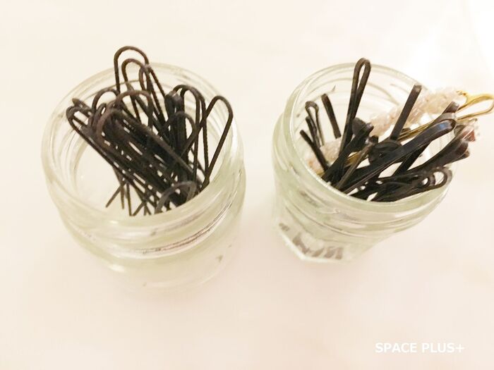 ミニジャム瓶はヘアピン収納に