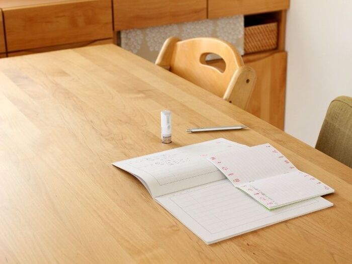 テーブルで使うペンやシャチハタ・・・