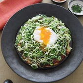 コナモン祭り!「温玉ねぎ盛りお好み焼」