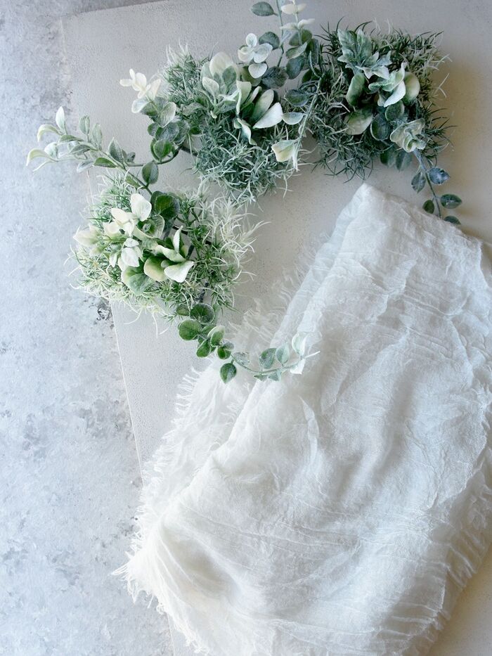 02:お料理の背景にフェイクグリーンを使用した写真例02