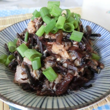 さっと煮るだけヤミツキおかず♪ さば缶とひじきの梅生姜煮