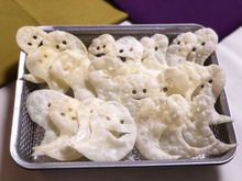 【材料2個】おばけが大量発生?! 餃子の皮でつくるオバケちゃん