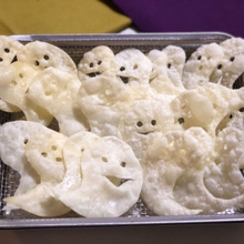 【材料2個】おばけが大量発生?! 餃子の皮でつくるオバケちゃん